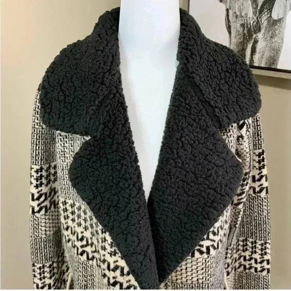 Nado Apparel Thick Warm Sweater Coat w 2 Large Pockets Snap Closure Fuzzy Collar - Picture 3 of 10